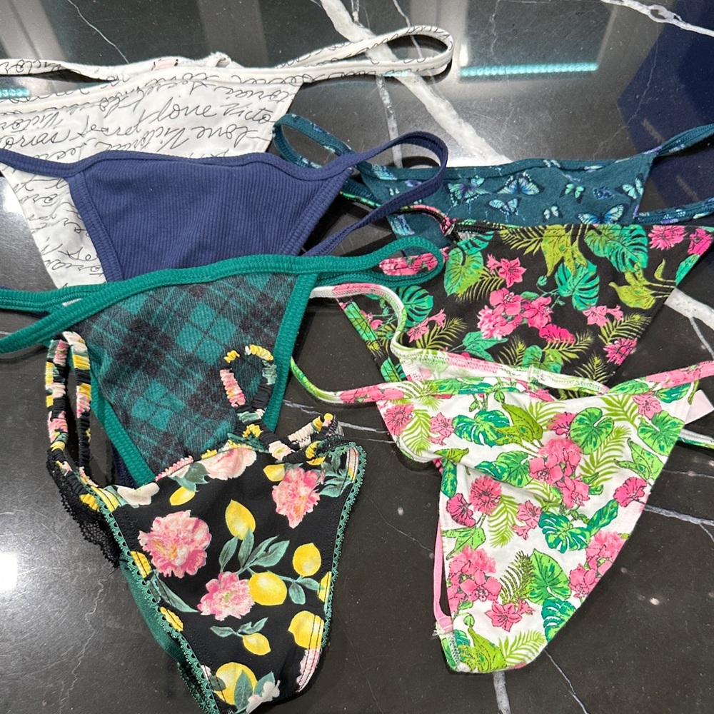 VS STRING BIKINI THONGS